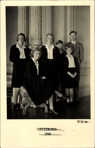Foto Ak Adel Luxemburg, Gruppenaufnahme 1940