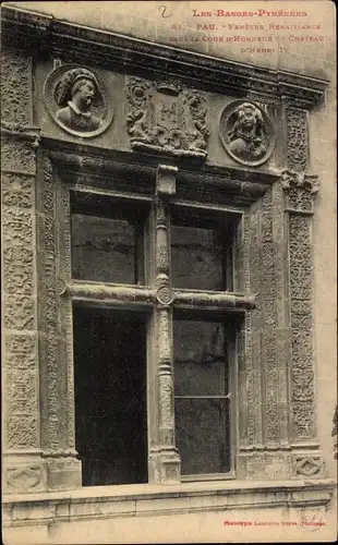 Ak Pau Pyrénées-Atlantiques, Fenetre Renaissance dans la Cour d'Honneur du Chateau d'Henri IV