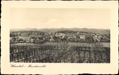 Ak Herrnhut in der Oberlausitz Sachsen, Totalansicht der Ortschaft