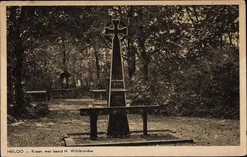 Ak Heiloo Nordholland Niederlande, Kraan met beeld H. Willibrordus