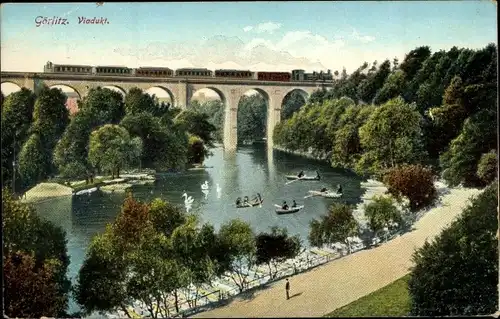 Ak Görlitz in der Lausitz, Blick über die Neiße auf das Viadukt, Dampflok, Ruderboote, Schwäne