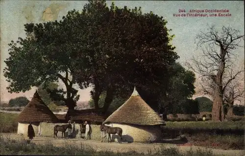 Ak Afrique Occidentale, Une Escale, afrikanisches Dorf, Hütten, Kolonisten