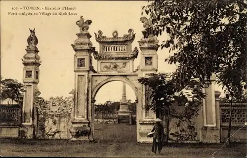 Ak Hanoi Tonkin Vietnam, Porte sculptée au Village du Kinh Luoc