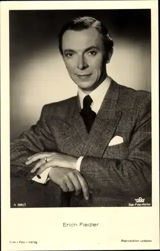 Ak Schauspieler Erich Fiedler, Portrait im Anzug