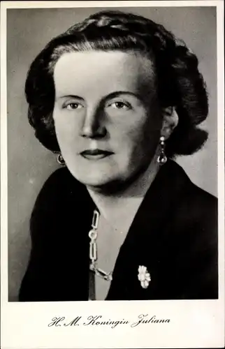 Ak Königin Juliana der Niederlande, Portrait, Ohrringe, Brosche