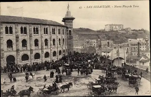 Ak Donostia San Sebastián Baskenland, Nueva Plaza de Toros, Kutschen und Passanten, Stierkampfarena