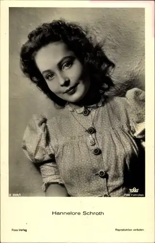 Ak Schauspielerin Hannelore Schroth, Ross Verlag A 3359 1, Portrait, Halskette