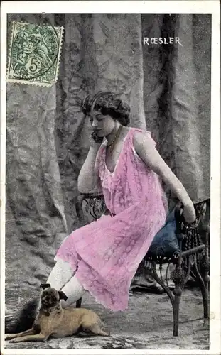 Ak Schauspielerin Roesler, Portrait mit Hund