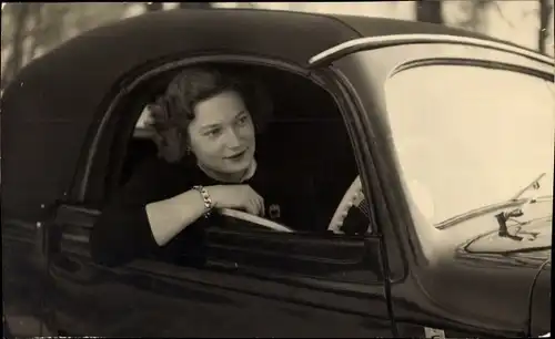 Foto Ak Frau in einem Automobil, Adel Belgien