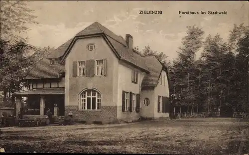 Ak Sulęcin Zielenzig Ostbrandenburg, Forsthaus im Stadtwald