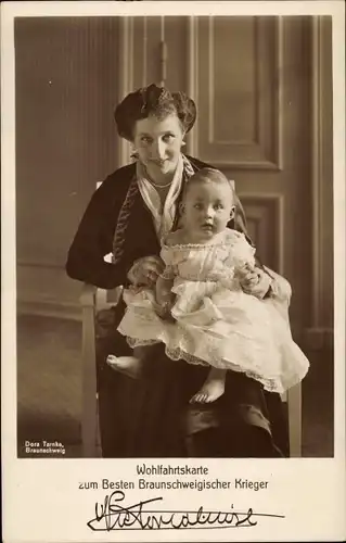 Ak Prinzessin Victoria Luise von Preußen, Herzogin von Braunschweig mit Sohn