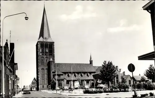 Ak Sevenum Limburg Niederlande, R. K. Kerk en Raadhuisplein