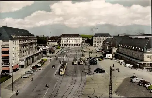 Ak Karlsruhe in Baden, Bahnhofsplatz, Straßenbahnen