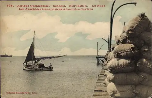 Ak Rufisque Senegal, En Rade Les Arachides transportes a bord des Navires
