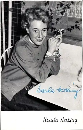Ak Schauspielerin Ursula Herking, Portrait, Autogramm, Zigarette