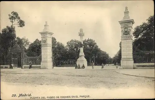 Ak Madrid Spanien, Puerta del Paseo de Coches en el Parque
