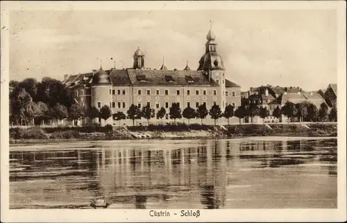 Ak Kostrzyn nad Odrą Cüstrin Ostbrandenburg, Blick auf das Schloss, Kaserne