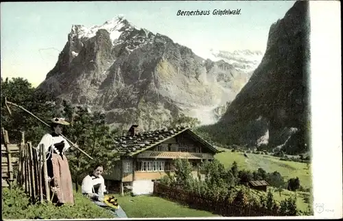 Ak Grindelwald Kanton Bern, Bernerhaus, Frauen in Tracht