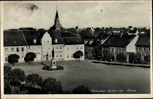 Ak Dahlen im Kreis Nordsachsen, Markt mit Denkmal, Restaurant