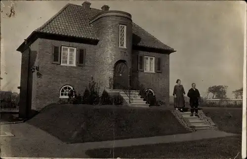 Foto Ak Hamburg Nord Alsterdorf, Bebelallee 47, Backsteinhaus, Paar