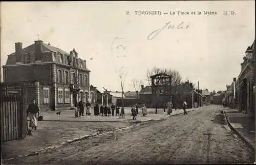 Ak Tergnier Aisne, La Place et la Mairie