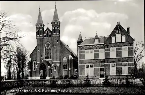 Ak Heinkenszand Zeeland, R. K. Kerk met Pastorie