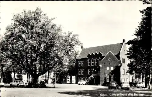 Ak Uden Nordbrabant, Gemeentehuis met Prilleke