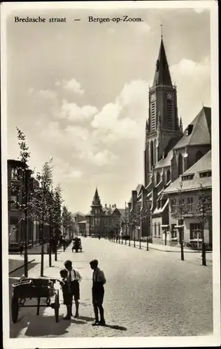 Ak Bergen op Zoom Nordbrabant Niederlande, Bredasche straat, Kinder mit Karren