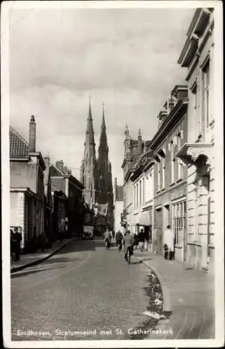 Ak Eindhoven Nordbrabant Niederlande, Stratumseind met St. Catharinakerk