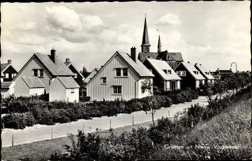 Ak Nieuw Vossemeer Nordbrabant Niederlande, Straßenansicht mit Kirche
