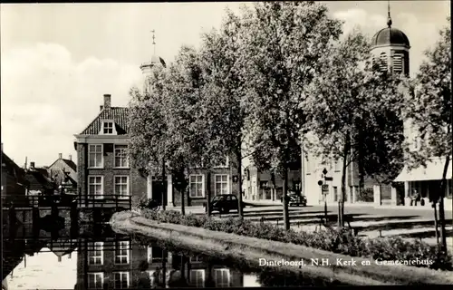 Ak Dinteloord Nordbrabant, N.H. Kerk en Gemeentehuis