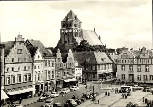 Ak Greifswald, Markt aus der Vogelschau, Kirche