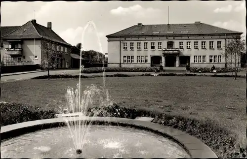Ak Bad Driburg in Westfalen, Rathausplatz  mit Springbrunnen