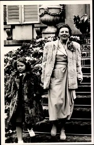Ak Königin Juliana der Niederlande, Prinzessin Irene, Soestdijk, Bloemendefile 1949