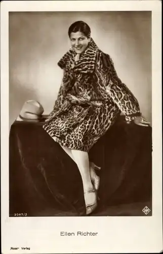 Ak Schauspielerin Ellen Richter, Portrait, Leopardenmantel