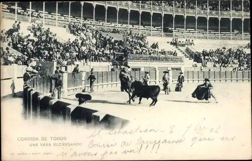 Ak Corrida de Toros, Una Vara Recargando, Stierkampf, Torero