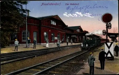 Ak Neudietendorf in Thüringen, Bahnhof Gleisseite, Bahnsteig, Eisenbahn