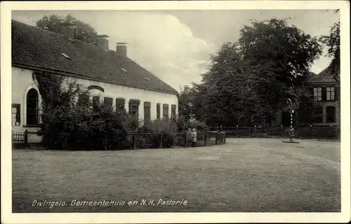 Ak Dwingeloo Drenthe Niederlande, Gemeentehuis en N. H. Pastorie