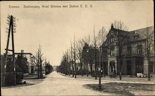 Ak Emmen Drenthe Niederlande, Stationsweg, Hotel Grimme met Station E. D. S.
