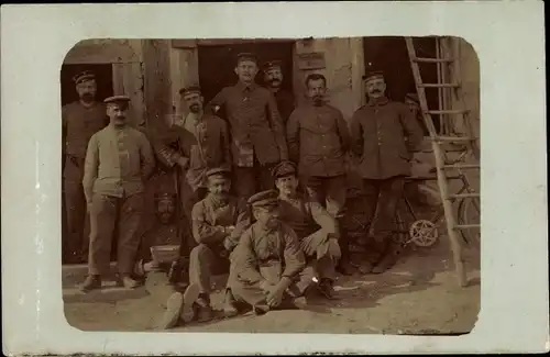 Foto Ak Deutsche Soldaten in Uniformen, I WK