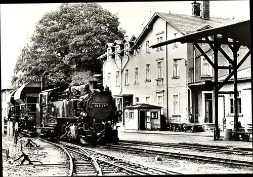 Ak Dippoldiswalde im Osterzgebirge, Schmalspurbahn, Dampflok 99 1747 7, Bahnhof, Gleisseite