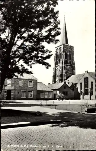 Ak Alphen Chaam Nordbrabant Niederlande, Pastorie en R. K. Kerk