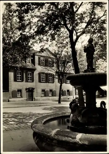 Ak Weimar in Thüringen, Schiller Haus, Brunnen