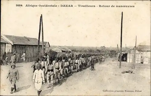 Ak Dakar Senegal, Tirailleurs, Retour de manoeuvres