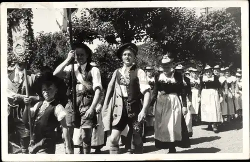 Foto Ak Hagenberg Berching in der Oberpfalz, Trachtenzug