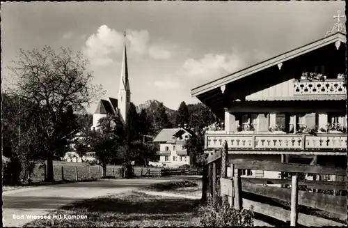 Ak Bad Wiessee in Oberbayern, Straßenpartie mit Kampen, Kirche