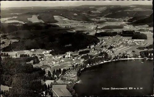 Ak Titisee Neustadt im Breisgau Hochschwarzwald, Ort mit See, Luftbild
