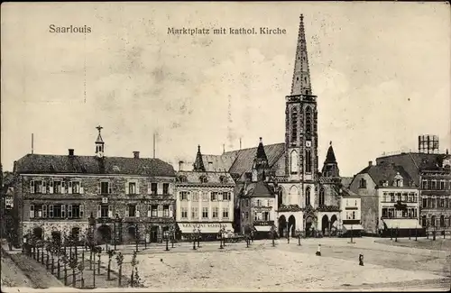 Ak Saarlouis im Saarland, Marktplatz mit katholischer Kirche