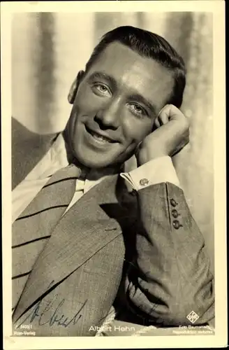 Ak Schauspieler Albert Hehn, Portrait im Anzug, Autogramm