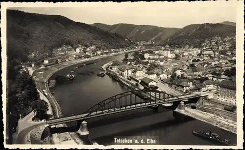 Ak Děčín Tetschen an der Elbe Region Aussig, Luftbild vom Ort, Brücke